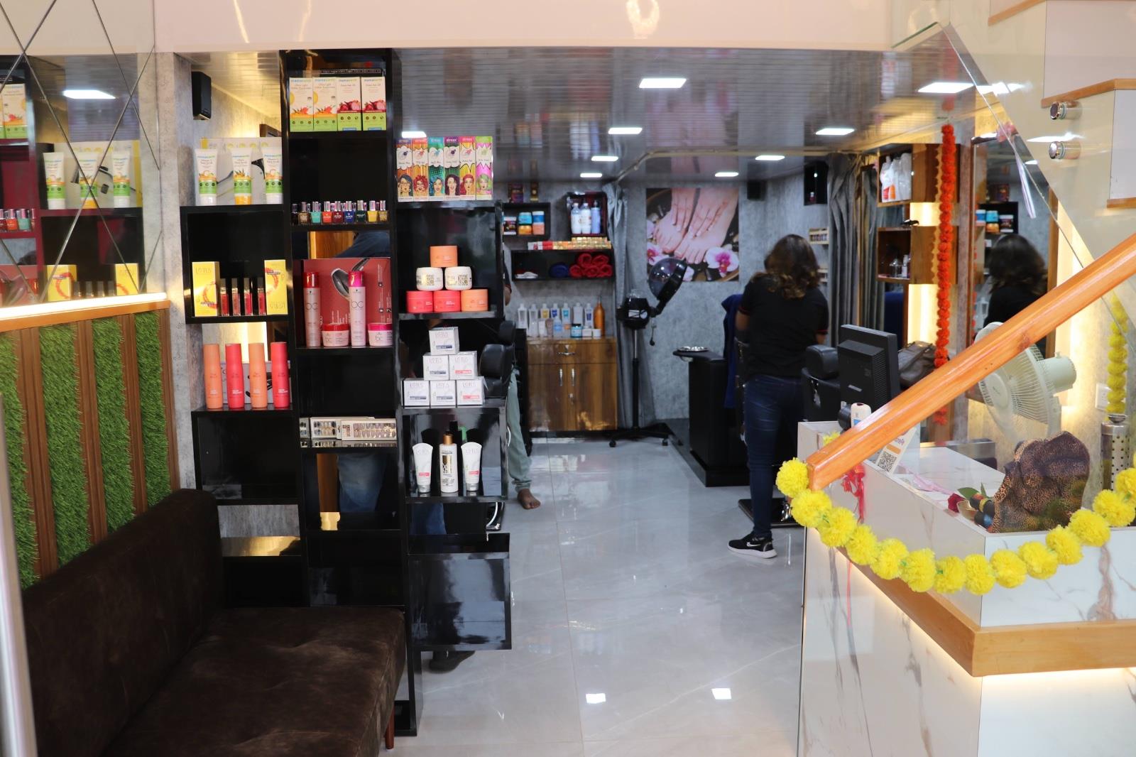 GlamUp Salon reception, product display and service floor